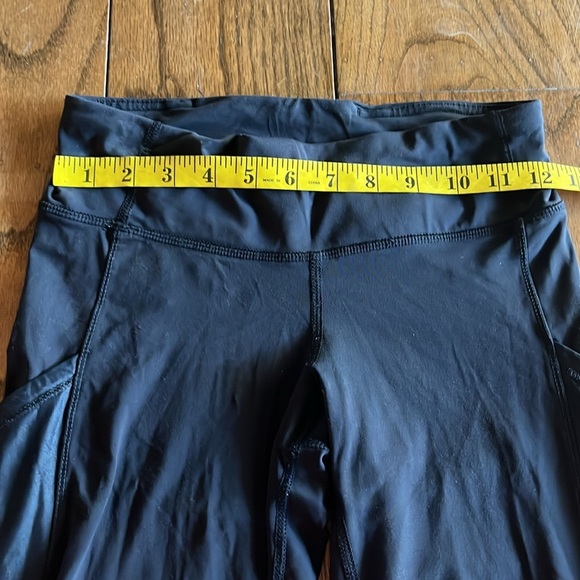 Lululemon Capri Leggings with Gathered sides Size 2 Black - Picture 5 of 10